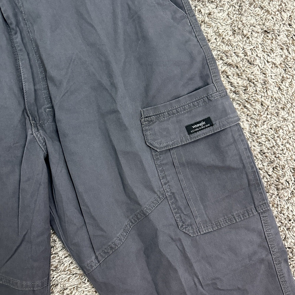 Wrangler Mens 42x32 Relaxed Fit Flex Cargo Pants Stretch Straight Gray NWT - Picture 3 of 9